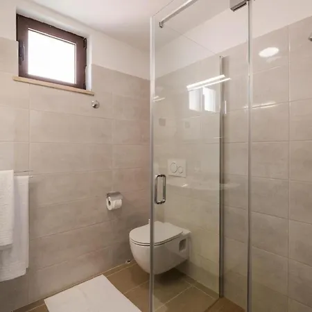 Lovric With Wellness 1 Apartment
